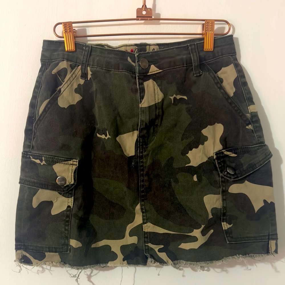 size M mini skirt